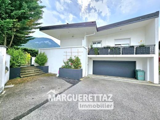 豪宅  Marnaz, Haute-Savoie