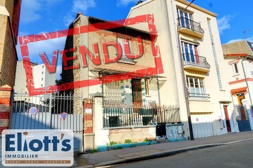 Apartment in Salpêtrière, Butte-aux-Cailles, Croulebarbe, Paris