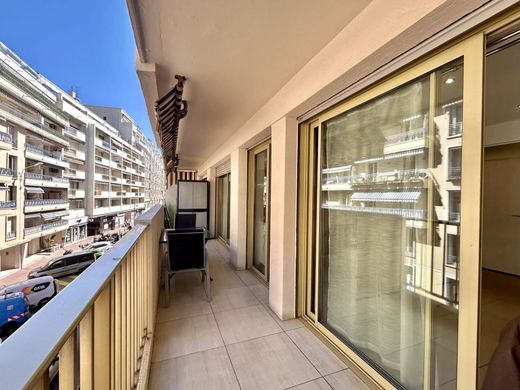 Apartment / Etagenwohnung in Cannes, Alpes-Maritimes