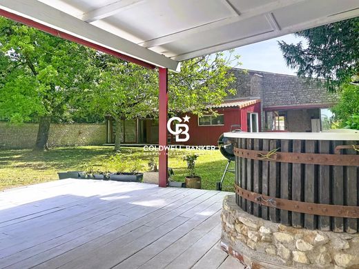 Luxury home in Benon, Charente-Maritime