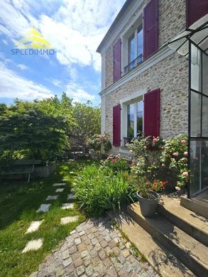 Luxury home in Mandres-les-Roses, Val-de-Marne