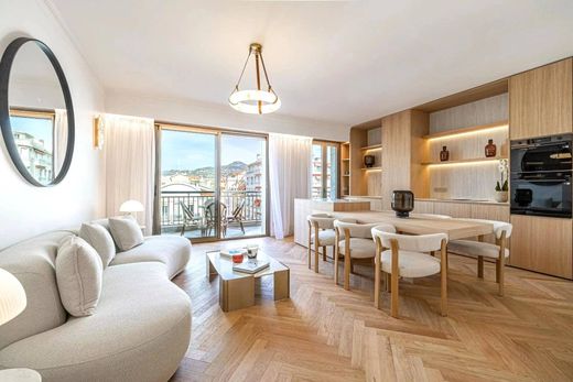 Apartment / Etagenwohnung in Nizza, Alpes-Maritimes