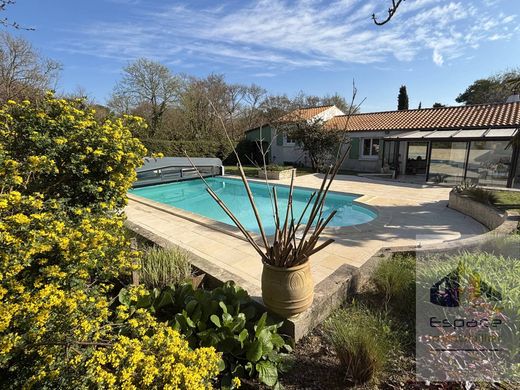 Luxury home in Nieul-sur-Mer, Charente-Maritime