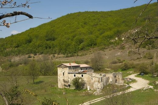 Demeure ou Maison de Campagne à Montjoyer, Drôme