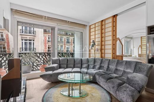 Apartment in Champs-Elysées, Madeleine, Triangle d’or, Paris