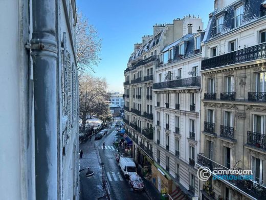 Apartment in Montmartre, Abbesses, Grandes-Carrières, Paris