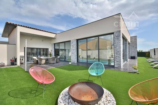 ﻓﻴﻼ ﻓﻲ Thuir, Pyrénées-Orientales