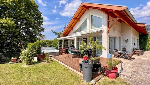 Casa di lusso a Annecy-le-Vieux, Alta Savoia