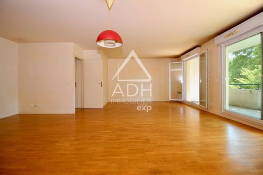 Apartment / Etagenwohnung in Asnières-sur-Seine, Hauts-de-Seine