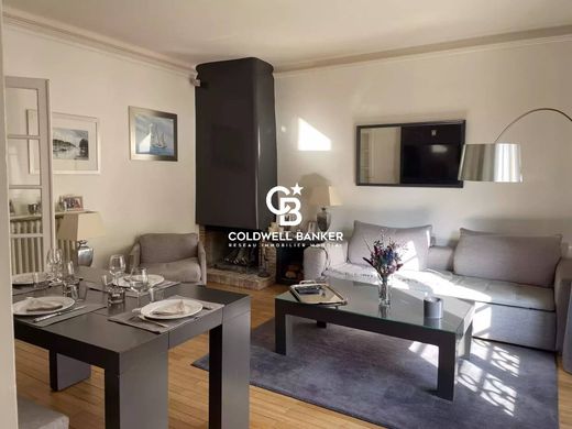 Apartment / Etagenwohnung in Courbevoie, Hauts-de-Seine