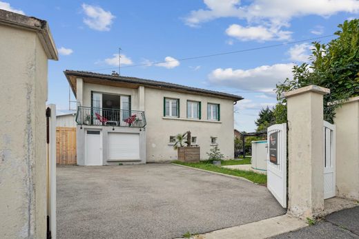 Luxury home in Meyzieu, Rhône