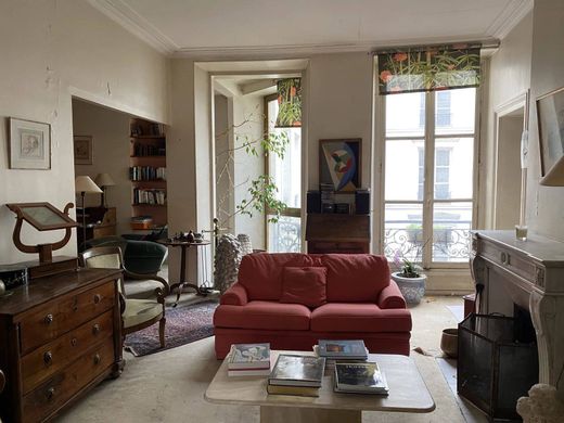 Apartment / Etagenwohnung in Tour Eiffel, Invalides – Ecole Militaire, Saint-Thomas d’Aquin, Paris