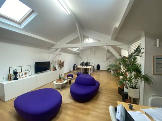 Office in Buttes-Chaumont, Villette, Bas Belleville, Paris