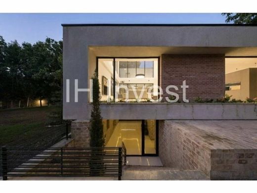 토지 / Strassen, Canton de Luxembourg