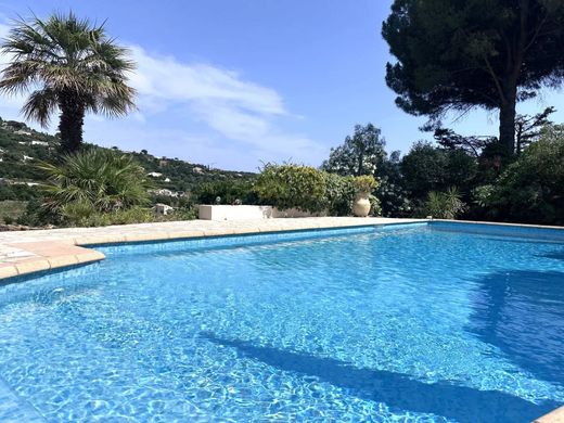 Villa a Roquebrune-sur-Argens, Var