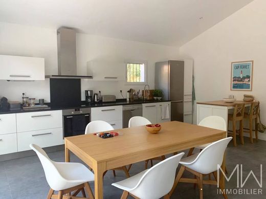 Villa in Lège-Cap-Ferret, Gironde