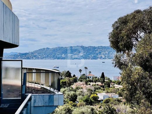 Apartment / Etagenwohnung in Antibes, Alpes-Maritimes