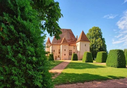Palast in Avermes, Allier