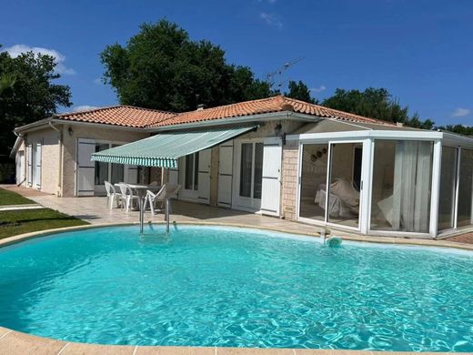‏בתי יוקרה ב  Cestas, Gironde