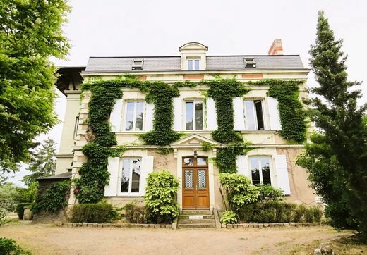 ﻣﻨﺰﻝ ﺭﻳﻔﻲ/ ﺑﻴﺖ ﻤﺰﺭﻋﺔ ﻓﻲ Saint-Georges-sur-Loire, Maine-et-Loire