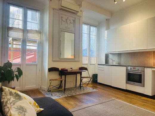 Apartment / Etagenwohnung in Nizza, Alpes-Maritimes