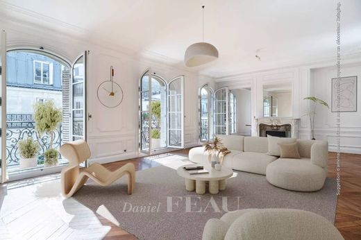 Apartment in Saint-Germain, Odéon, Monnaie, Paris