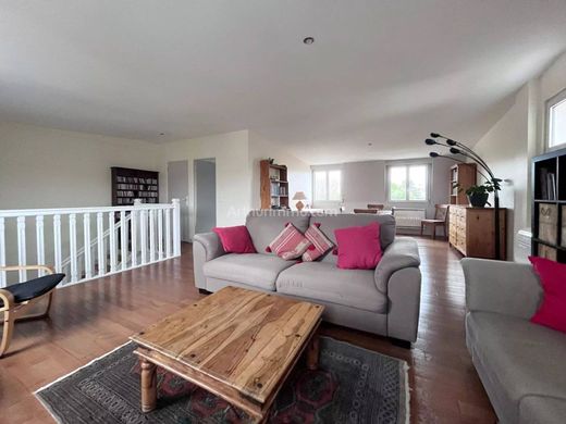 Apartment / Etagenwohnung in Joinville-le-Pont, Val-de-Marne