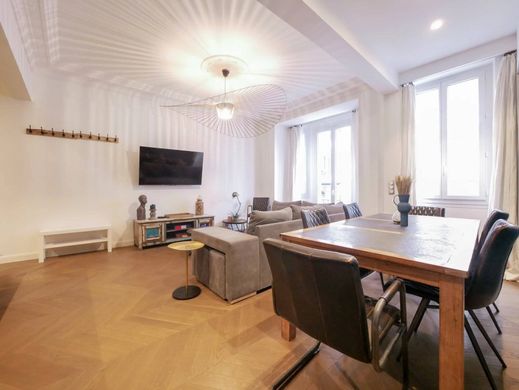 Apartment / Etagenwohnung in Nizza, Alpes-Maritimes