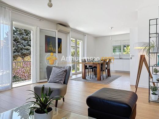 Luxus-Haus in Domarin, Isère