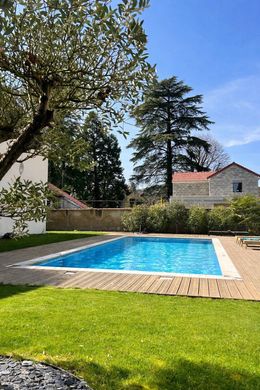Villa in Beaune, Cote d'Or