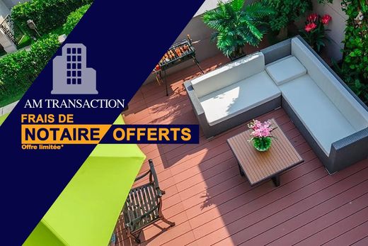 Apartment in Montmartre, Abbesses, Grandes-Carrières, Paris