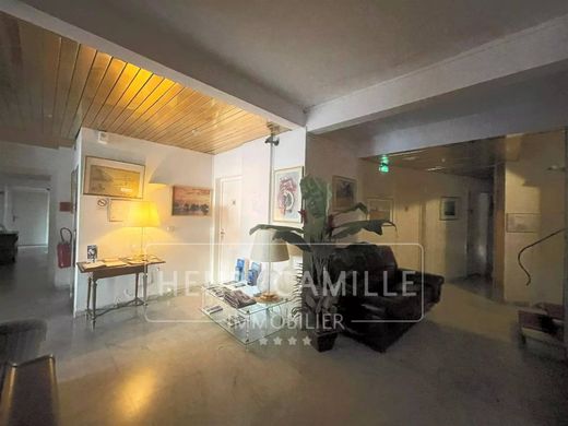 Le Cannet, Alpes-Maritimesのホテル