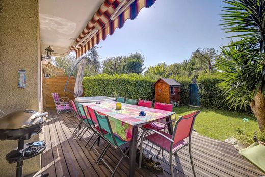 Apartment / Etagenwohnung in Nizza, Alpes-Maritimes