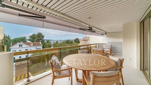 Apartment / Etagenwohnung in Cannes, Alpes-Maritimes