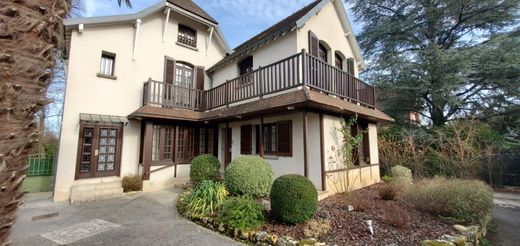 Casa di lusso a Bois-le-Roi, Seine-et-Marne