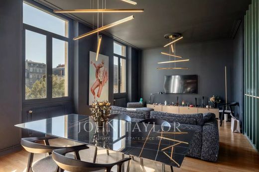 Apartment / Etagenwohnung in Bordeaux, Gironde