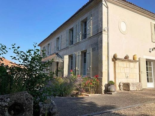 Palais à Jonzac, Charente-Maritime