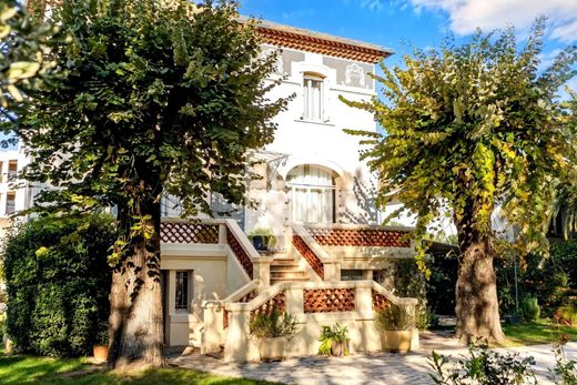 Luxus-Haus in Bagnols-sur-Cèze, Gard