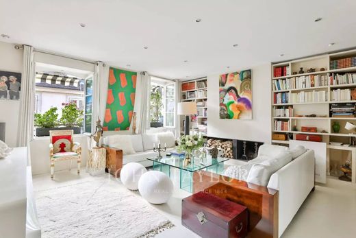 Apartment in Saint-Germain, Odéon, Monnaie, Paris