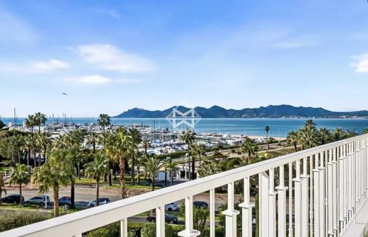 Apartment / Etagenwohnung in Cannes, Alpes-Maritimes