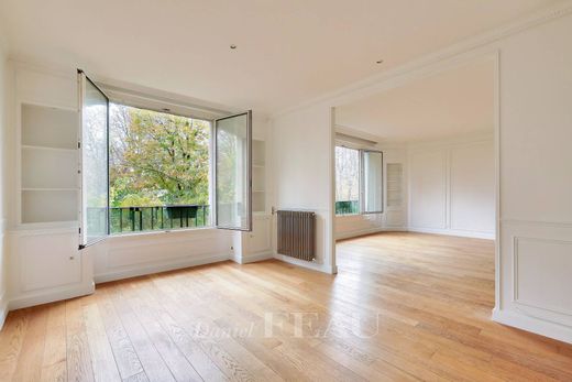 아파트 / 뇌이쉬르센, Hauts-de-Seine