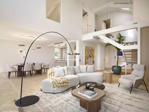 Apartment / Etagenwohnung in Cannes, Alpes-Maritimes
