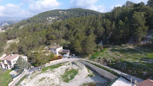 Grond in Contes, Alpes-Maritimes