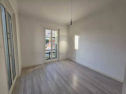 Menton, Alpes-Maritimesのアパートメント