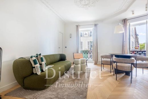 Apartment in Montmartre, Abbesses, Grandes-Carrières, Paris