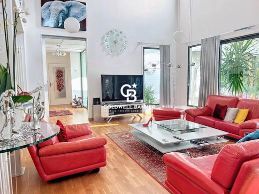 Luxury home in Saintes, Charente-Maritime