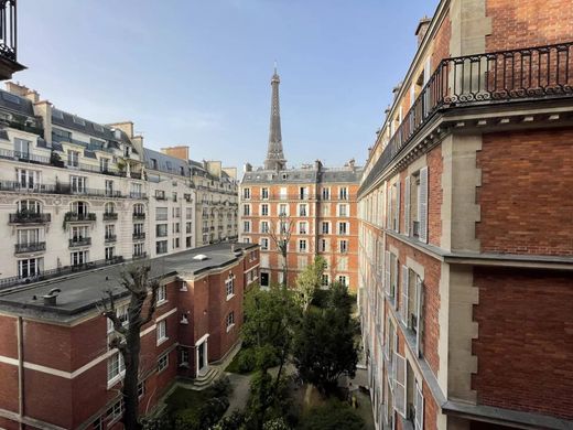 Apartment / Etagenwohnung in Tour Eiffel, Invalides – Ecole Militaire, Saint-Thomas d’Aquin, Paris