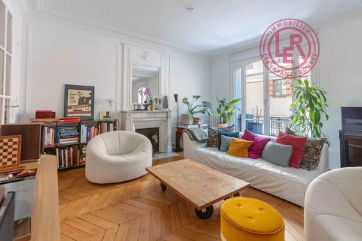 Apartment / Etagenwohnung in Buttes-Chaumont, Villette, Bas Belleville, Paris