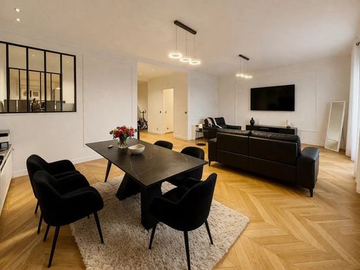 Apartment in La Muette, Auteuil, Porte Dauphine, Paris