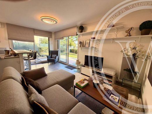 Apartment / Etagenwohnung in Beausoleil, Alpes-Maritimes